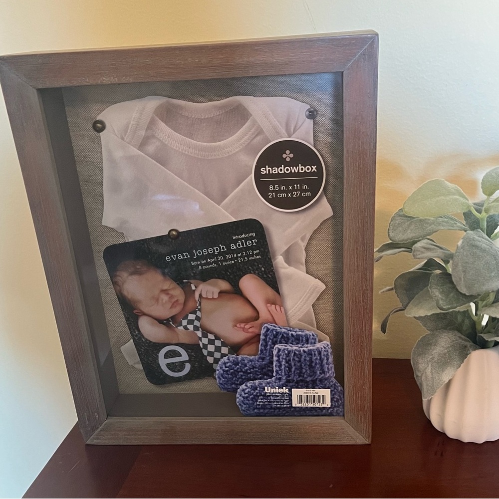 📸🧸 Shadowbox Display Frame, NEW, Gray‎ Wood tone, for any special display.